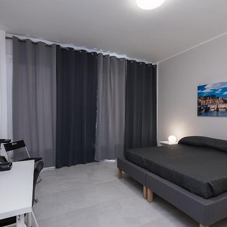 Travelershome Ciampino Airport Guesthouse 600M To Airport エクステリア 写真