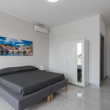 Travelershome Ciampino Airport Guesthouse 600M To Airport エクステリア 写真