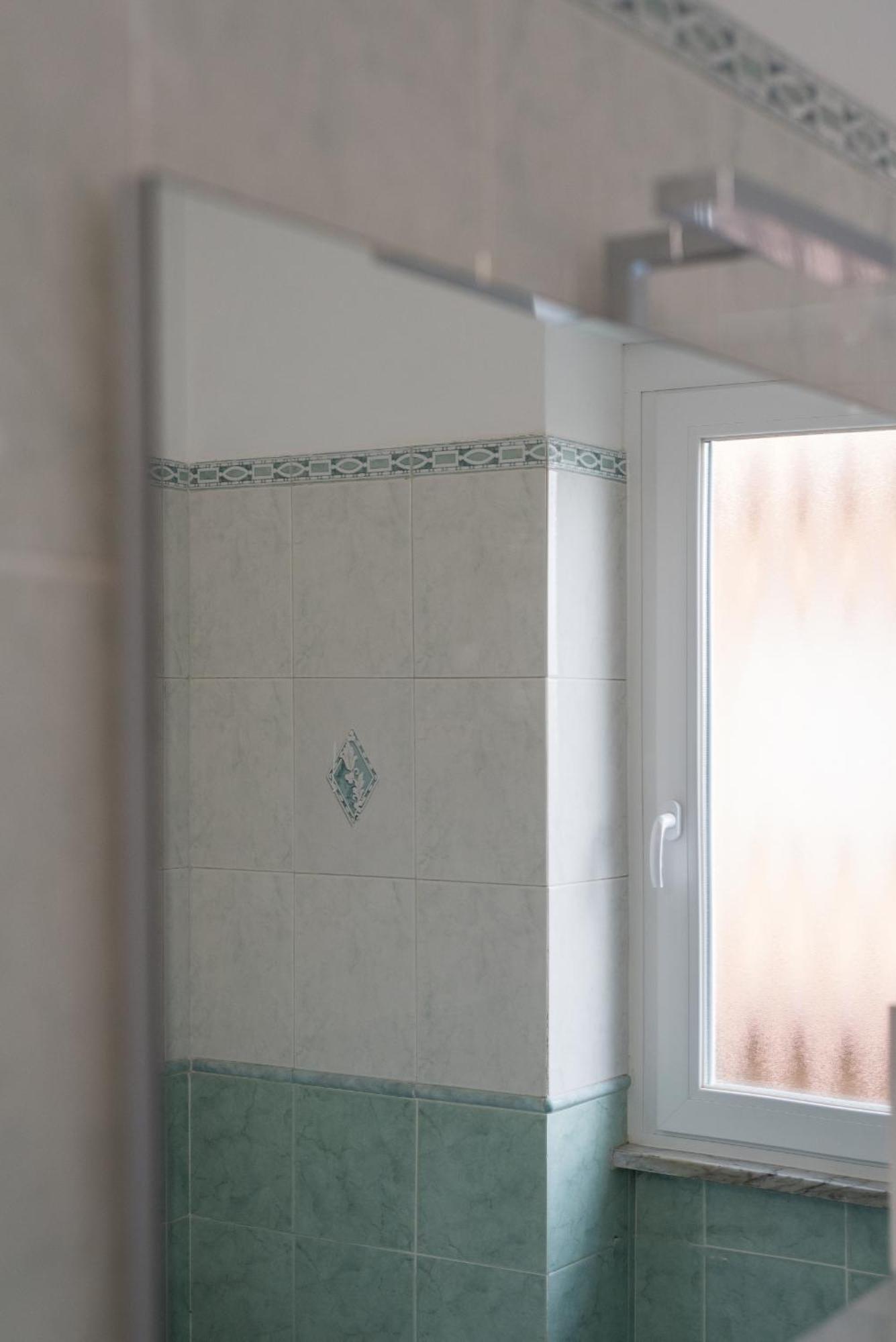 Travelershome Ciampino Airport Guesthouse 600M To Airport エクステリア 写真