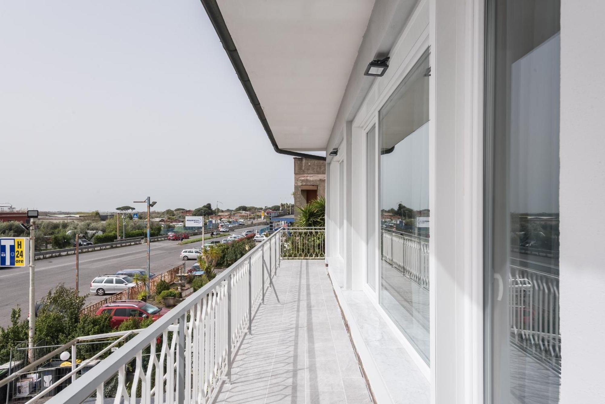 Travelershome Ciampino Airport Guesthouse 600M To Airport エクステリア 写真