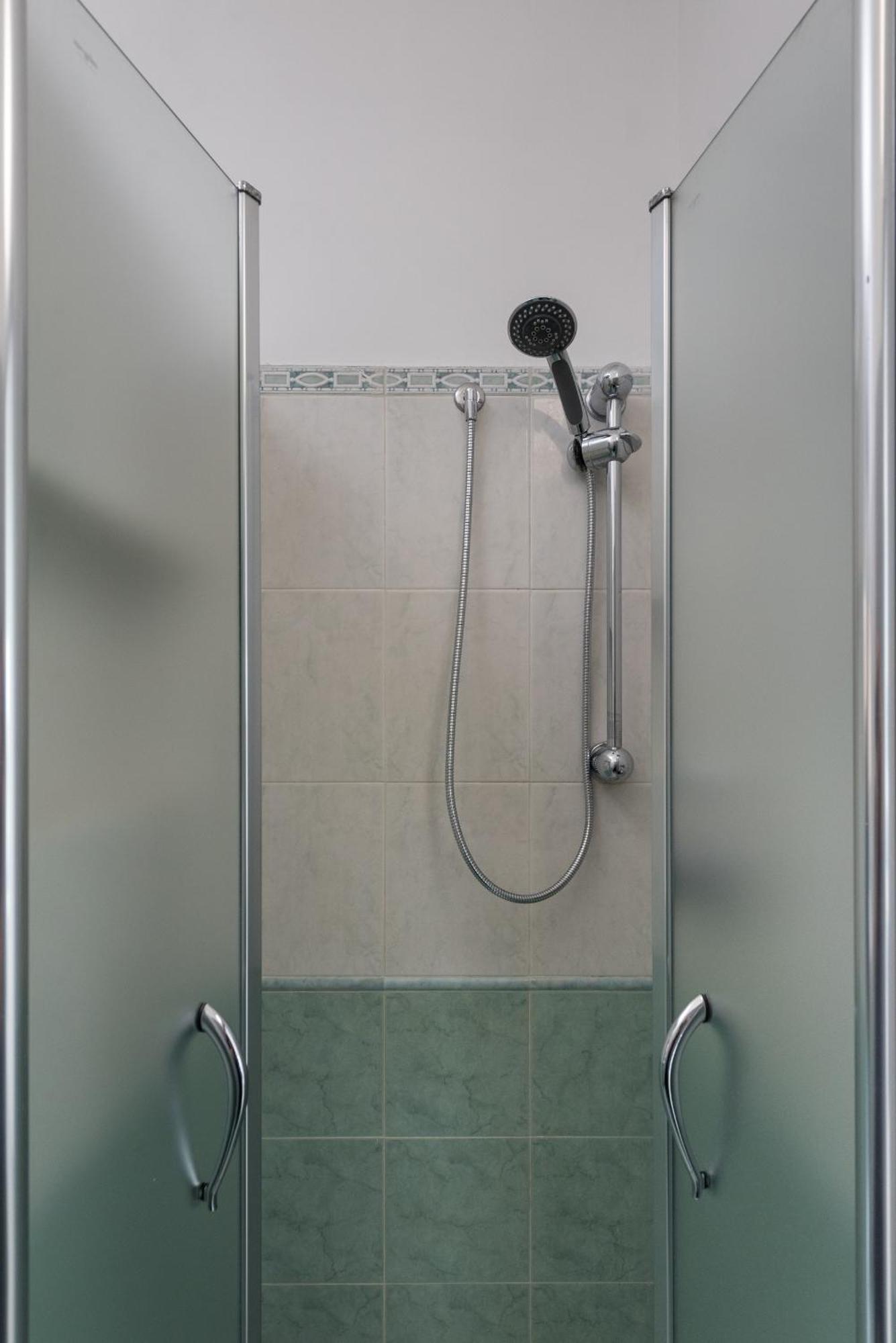 Travelershome Ciampino Airport Guesthouse 600M To Airport エクステリア 写真