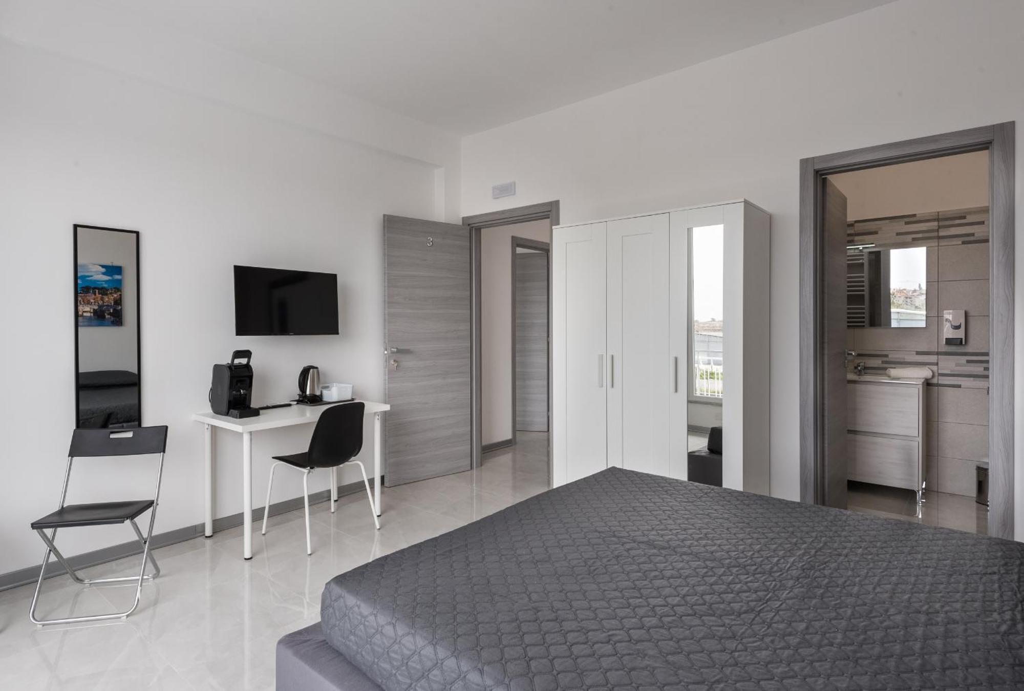 Travelershome Ciampino Airport Guesthouse 600M To Airport エクステリア 写真
