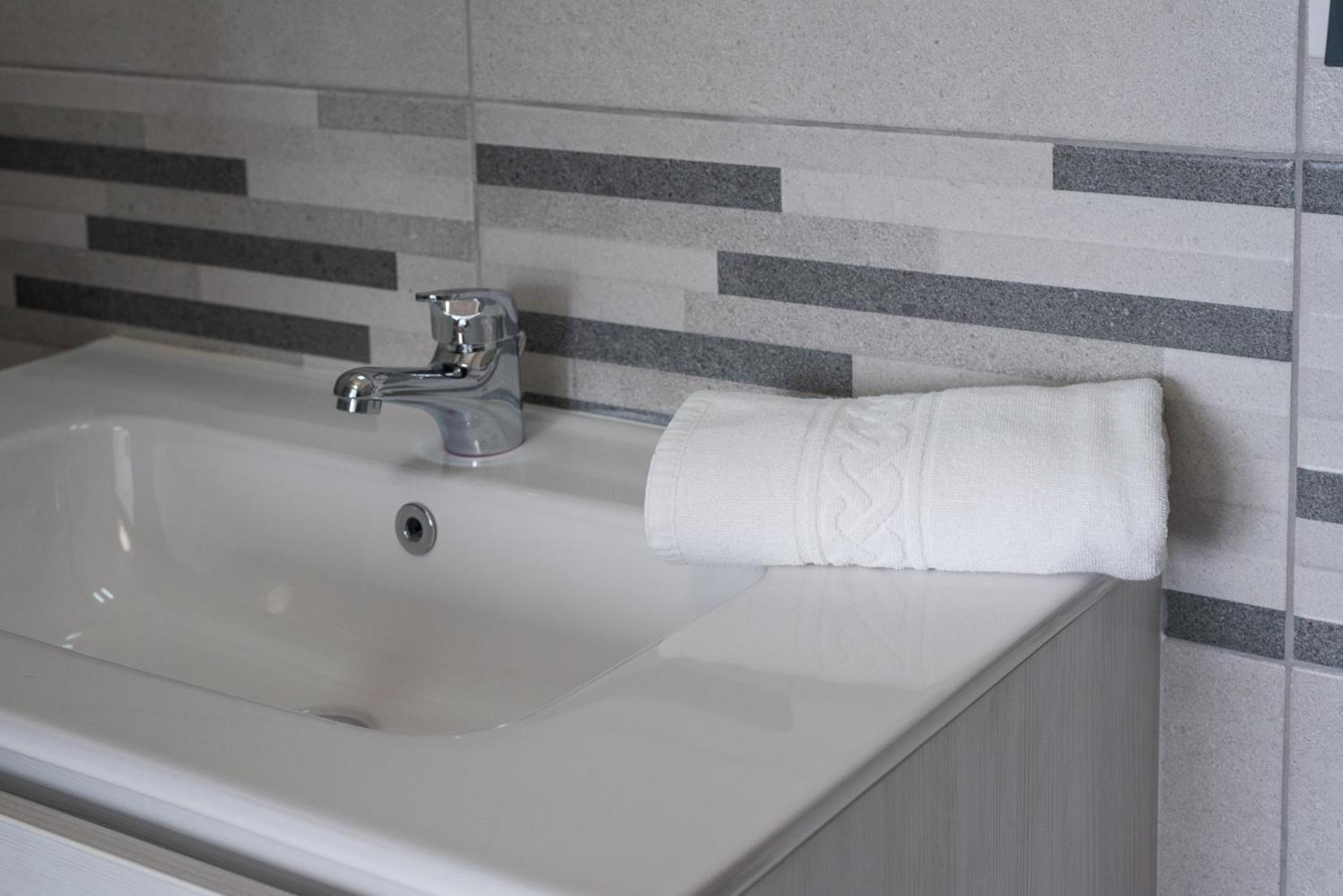 Travelershome Ciampino Airport Guesthouse 600M To Airport エクステリア 写真