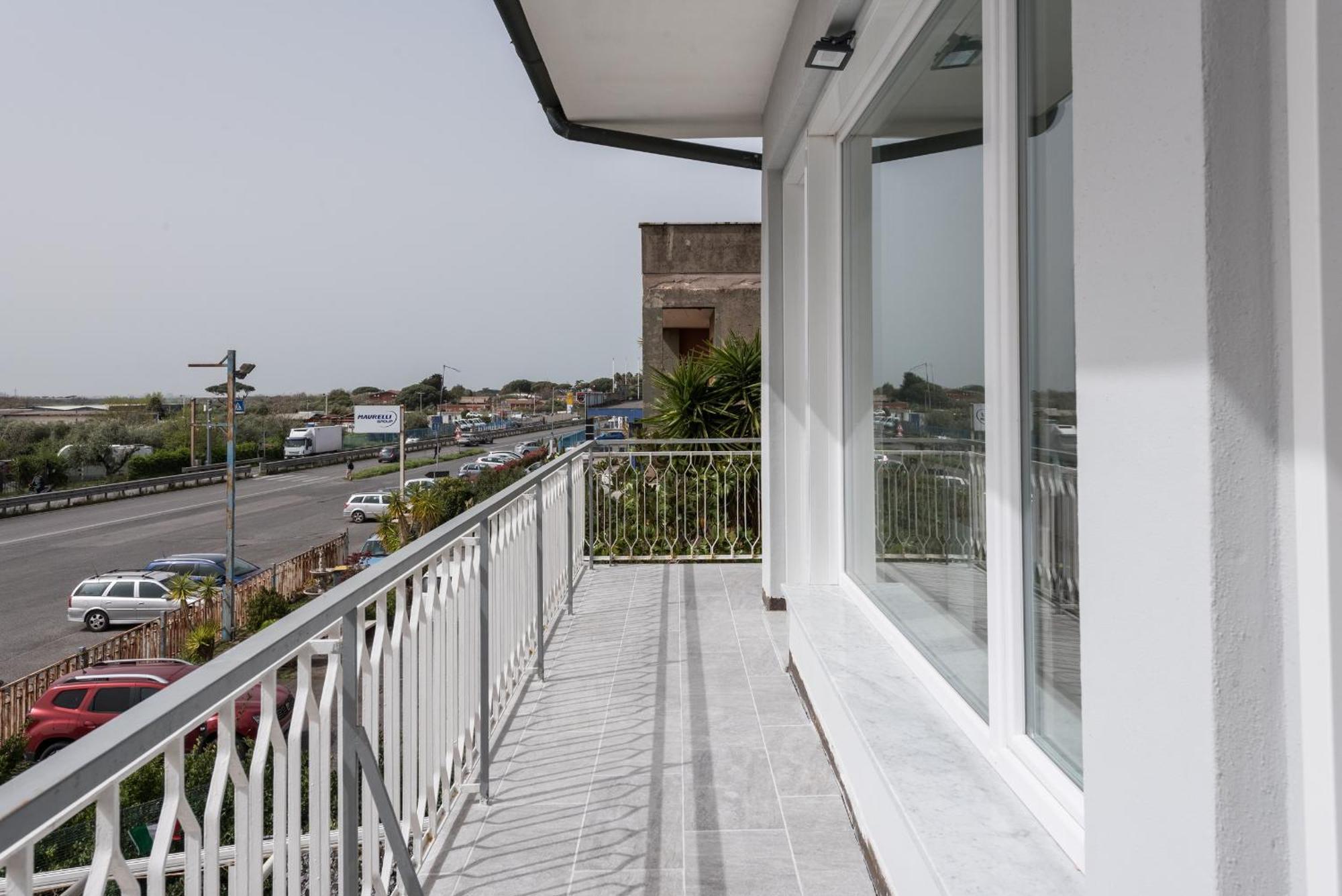 Travelershome Ciampino Airport Guesthouse 600M To Airport エクステリア 写真