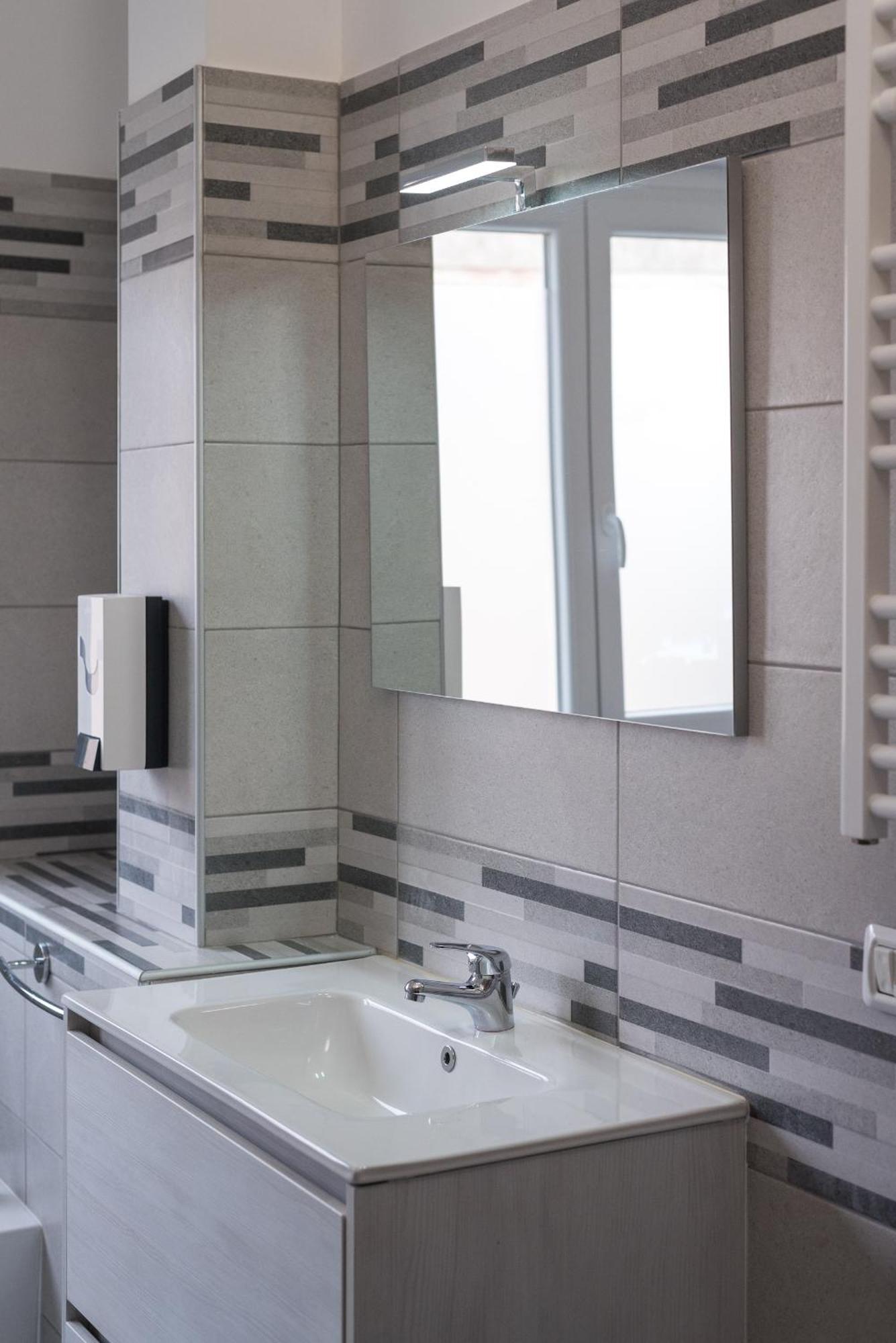 Travelershome Ciampino Airport Guesthouse 600M To Airport エクステリア 写真